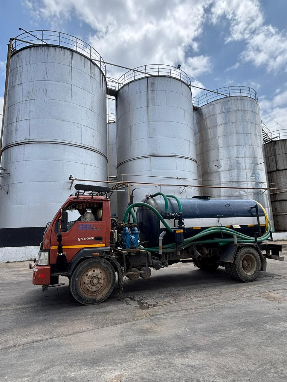Industrial Septic Tank Cleaning image 1